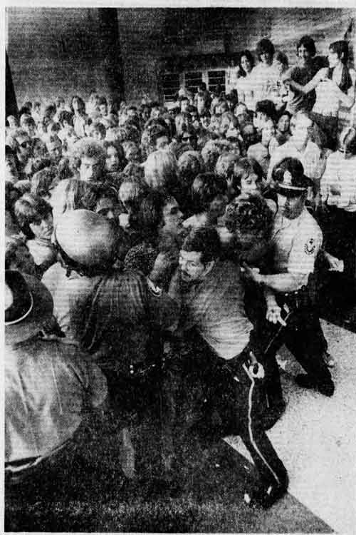 1975 Fans waiting in line for Rolling Stones tickets 